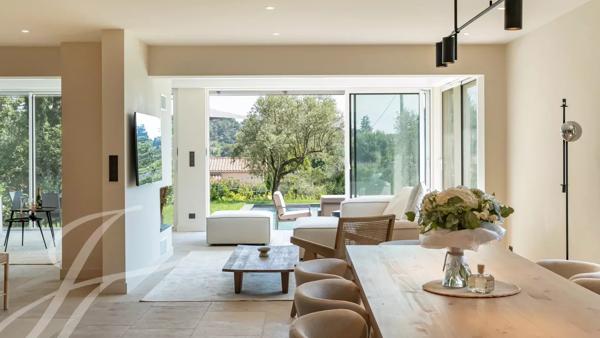 A pied du village de Valbonne, une villa à la rénovation exquise