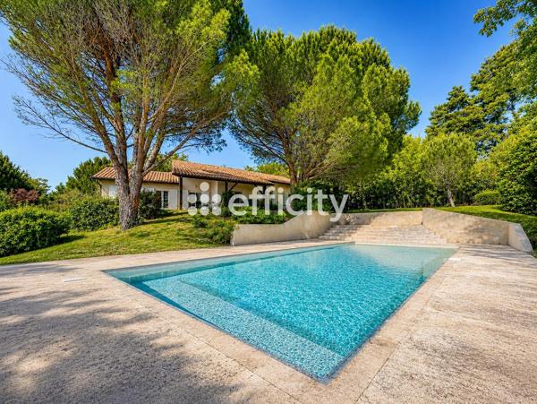 Maison
         5 pièces
        - 139 m² 520 000 € *