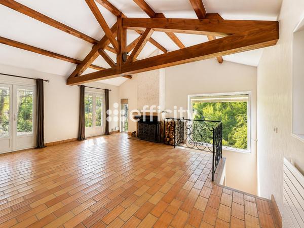 Maison
         5 pièces
        - 139 m² 520 000 € *