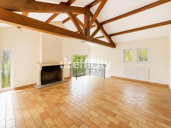 Maison
         5 pièces
        - 139 m² 520 000 € *