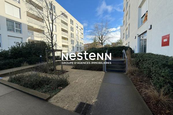 VENISSIEUX - T2 - REZ DE JARDIN -  40,90 m2 -  BUS - TRAMWAY - GARE - COMMERCES - AXES ROUTIERS