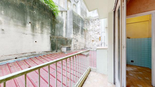 NICE - FLEURS : F1 AVEC BALCON AU CALME