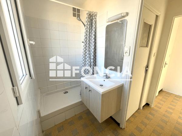 Location Appartement 2 pièces 35.55 m² - 5 RUE HELENE BOUCHER Toulon 83000