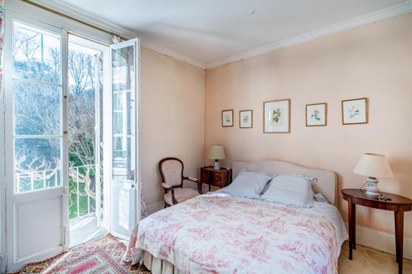 Maison de charme et de caractère avec magnifique jardin!