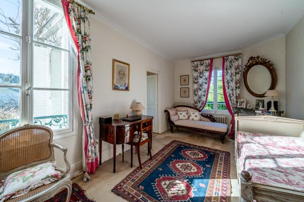 Maison de charme et de caractère avec magnifique jardin!