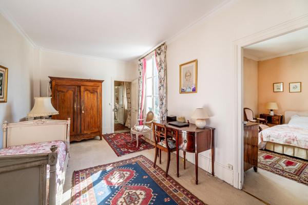 Maison de charme et de caractère avec magnifique jardin!