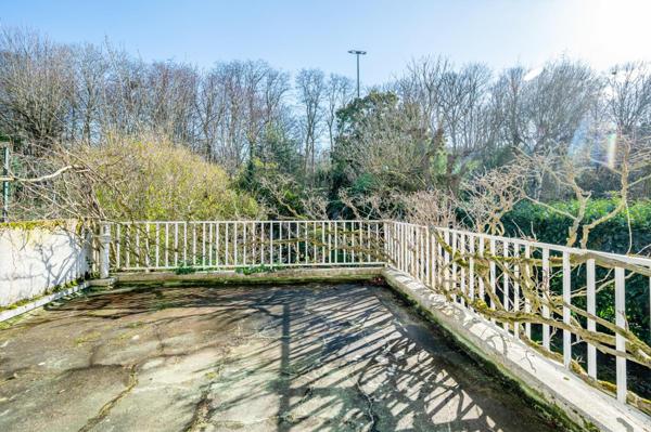 Maison de charme et de caractère avec magnifique jardin!