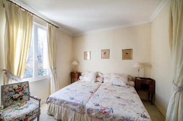 Maison de charme et de caractère avec magnifique jardin!