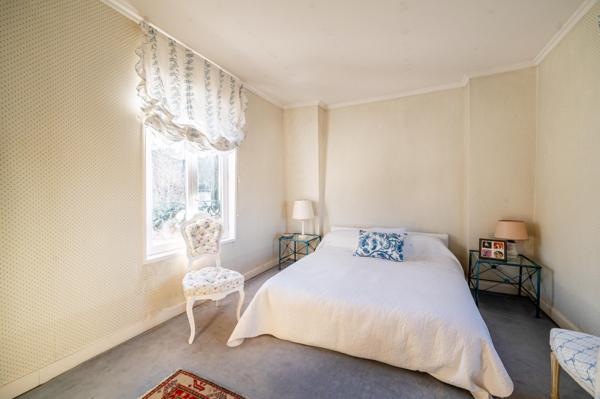 Maison de charme et de caractère avec magnifique jardin!