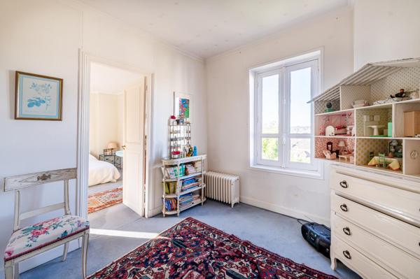 Maison de charme et de caractère avec magnifique jardin!