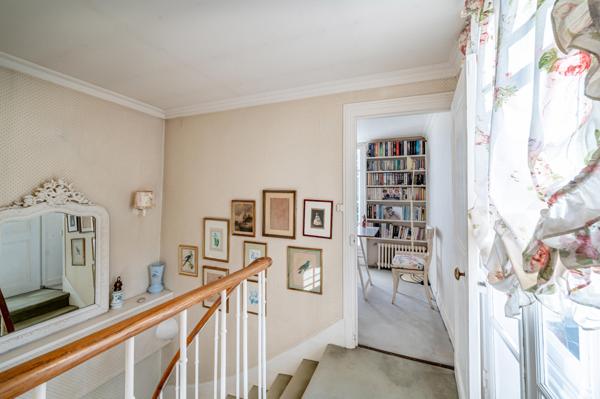 Maison de charme et de caractère avec magnifique jardin!