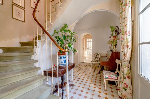 Maison de charme et de caractère avec magnifique jardin!