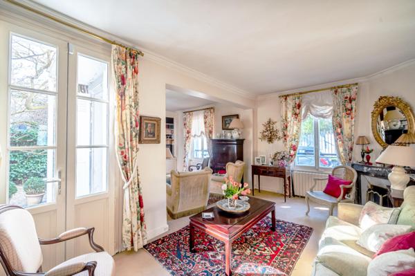 Maison de charme et de caractère avec magnifique jardin!