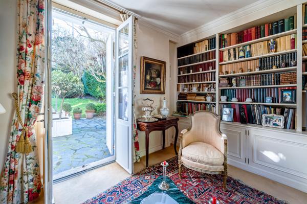 Maison de charme et de caractère avec magnifique jardin!