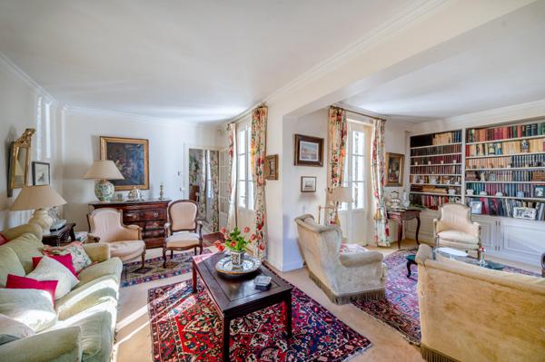 Maison de charme et de caractère avec magnifique jardin!