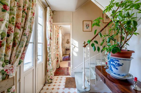 Maison de charme et de caractère avec magnifique jardin!