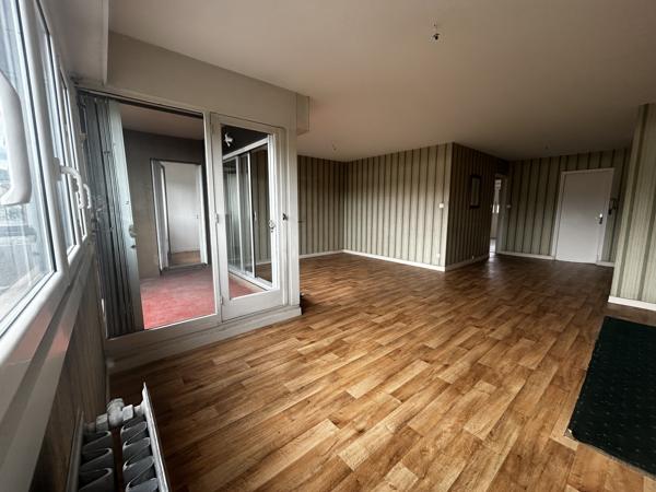 APPARTEMENT AVEC BALCON, GARAGE ET CAVE