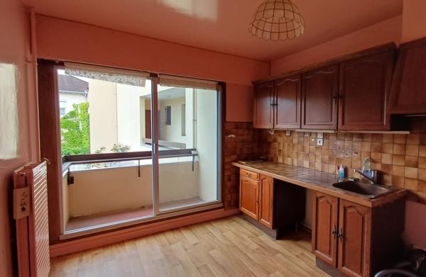 APPARTEMENT AVEC BALCON, GARAGE ET CAVE
