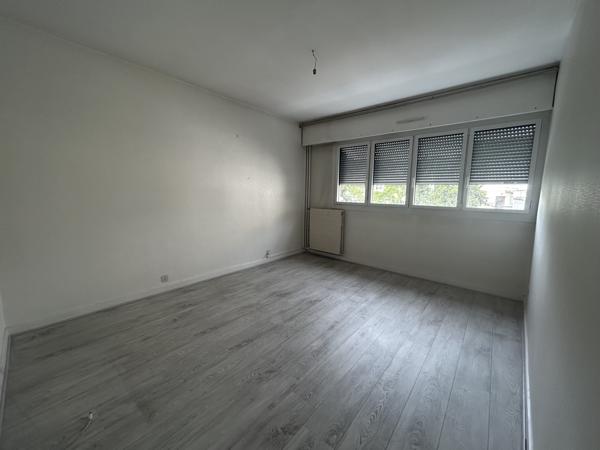 APPARTEMENT AVEC BALCON, GARAGE ET CAVE