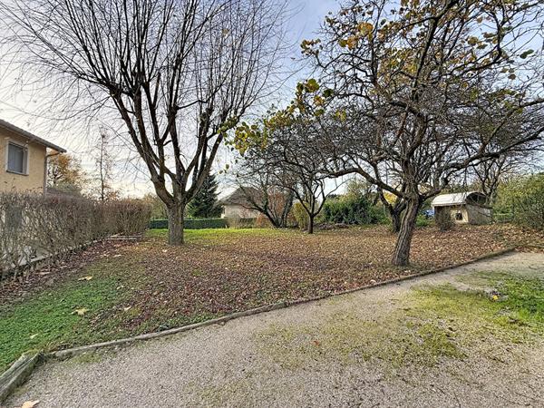 Maison Faramans 5 pièce(s) 125 m2, 4 chambres, au calme, garage et terrain clos