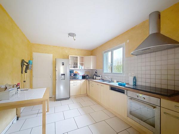 Maison Faramans 5 pièce(s) 125 m2, 4 chambres, au calme, garage et terrain clos