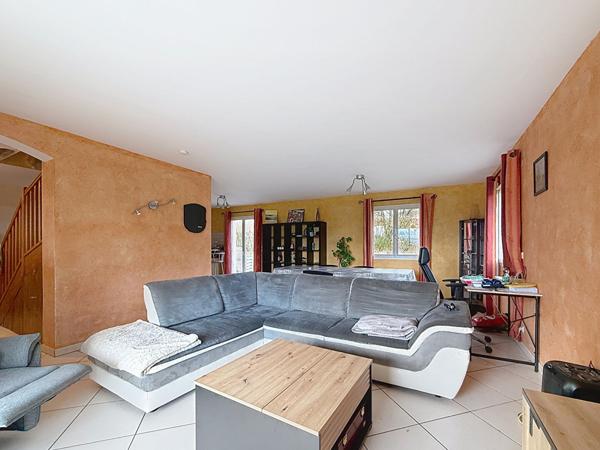 Maison Faramans 5 pièce(s) 125 m2, 4 chambres, au calme, garage et terrain clos