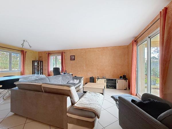 Maison Faramans 5 pièce(s) 125 m2, 4 chambres, au calme, garage et terrain clos