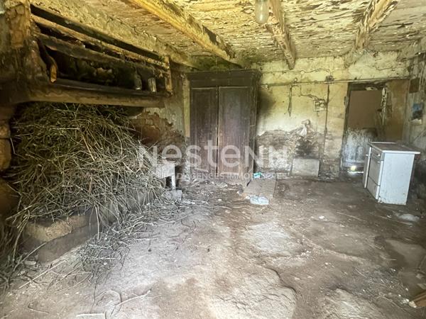 Maison en pierre à rénover à vendre à Sulniac centre