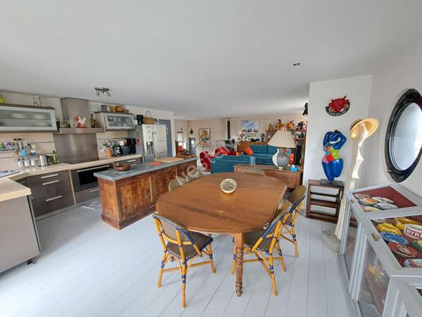 LE CHARME D'UNE BELLE DEMEURE CONCARNOISE FACE AU PORT DE PLAISANCE