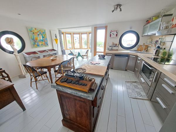 LE CHARME D'UNE BELLE DEMEURE CONCARNOISE FACE AU PORT DE PLAISANCE