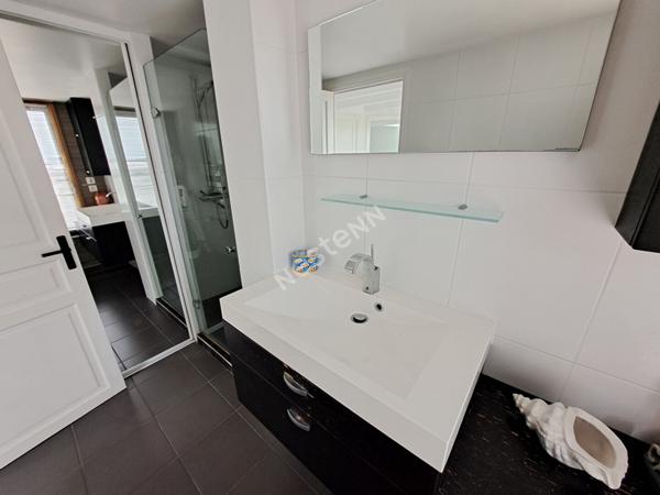 LE CHARME D'UNE BELLE DEMEURE CONCARNOISE FACE AU PORT DE PLAISANCE