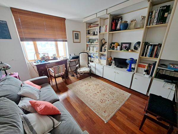 LE CHARME D'UNE BELLE DEMEURE CONCARNOISE FACE AU PORT DE PLAISANCE