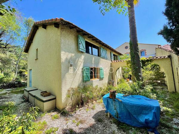 Carqueiranne (83320) Propriété aux dimensions uniques dans un quartier résidentiel prisé