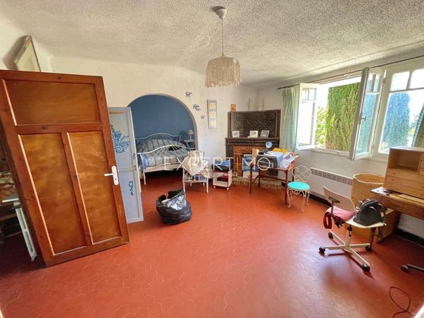 Carqueiranne (83320) Propriété aux dimensions uniques dans un quartier résidentiel prisé