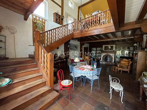 Carqueiranne (83320) Propriété aux dimensions uniques dans un quartier résidentiel prisé