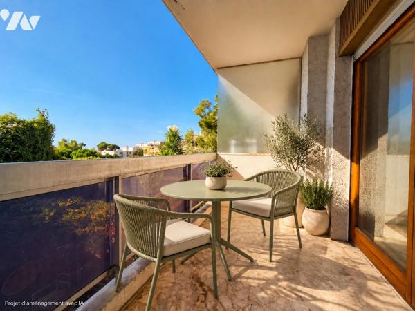 CANNES - Résidentiel . Deux pièces au calme, avec terrasse, vue dégagée et garage.