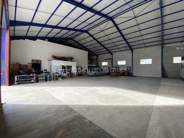 Local d activites de 158 m²