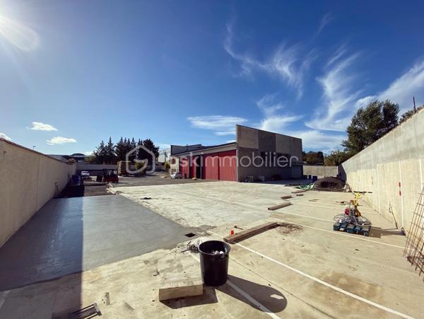 Local d activites de 158 m²