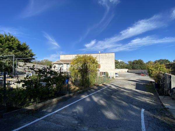 Local d activites de 158 m²