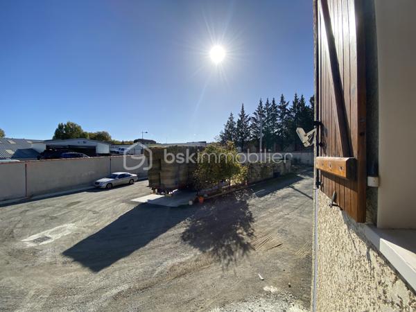 Local d activites de 158 m²