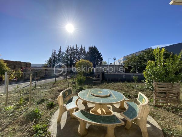 Local d activites de 158 m²