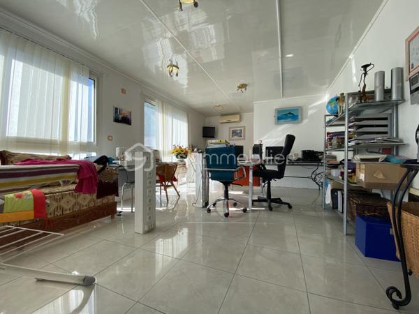 Local d activites de 158 m²