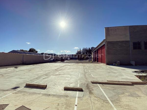 Local d activites de 158 m²