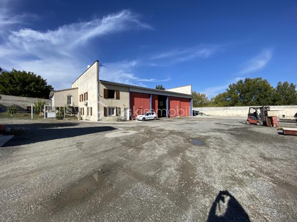 Local d activites de 158 m²