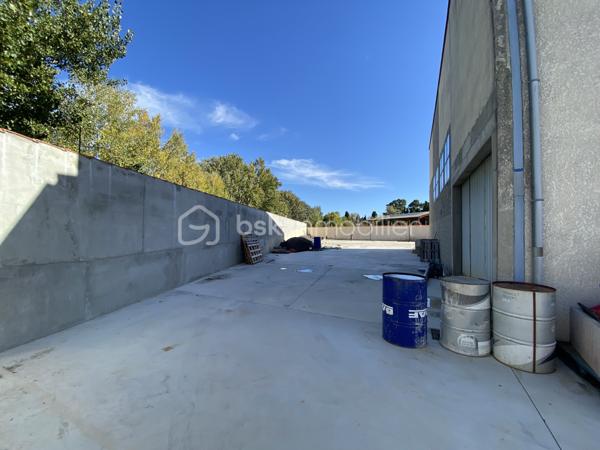 Local d activites de 158 m²