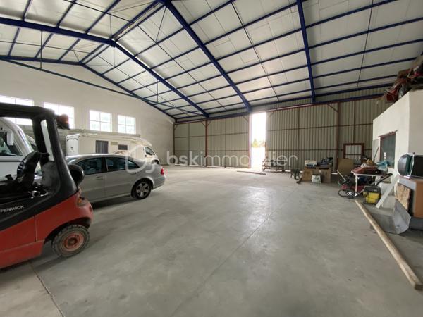 Local d activites de 158 m²