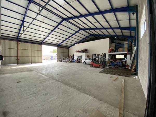 Local d activites de 158 m²