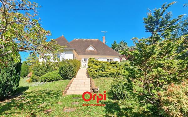Maison à vendre    7 pièces • 149,38 m2 Néris-les-Bains