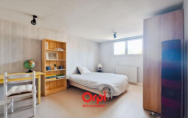 Maison à vendre    7 pièces • 149,38 m2 Néris-les-Bains