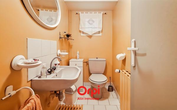 Maison à vendre    7 pièces • 149,38 m2 Néris-les-Bains